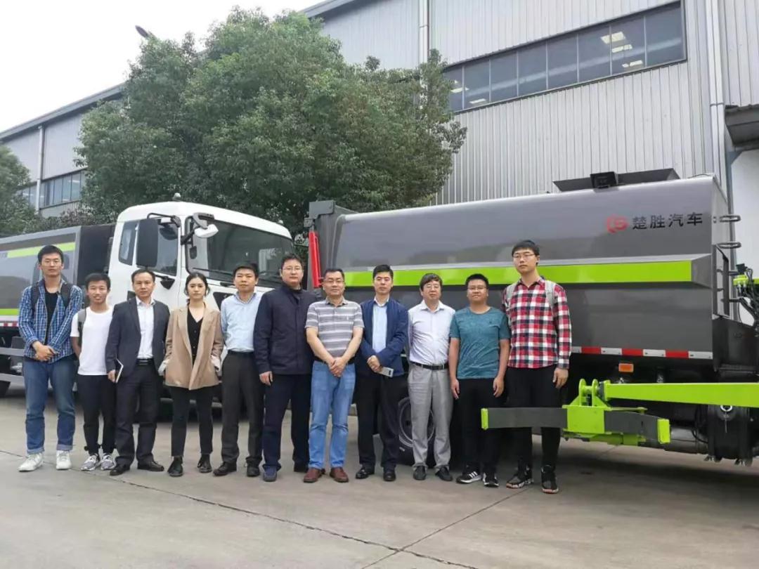 驚艷！“智能機械臂”自裝卸式垃圾車震撼問世