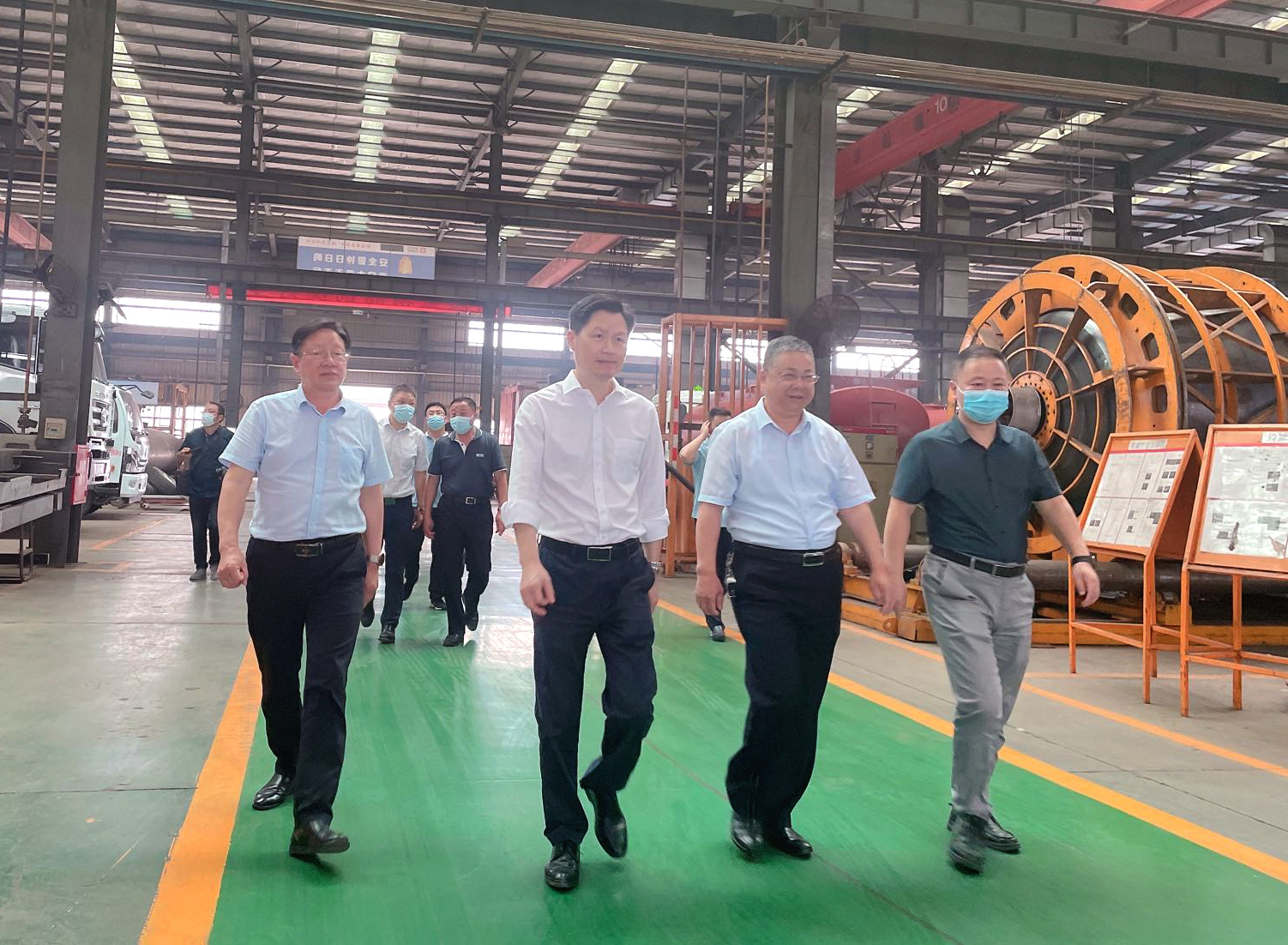市委常委、常務(wù)副市長甘國棟一行蒞臨楚勝汽車集團調(diào)研